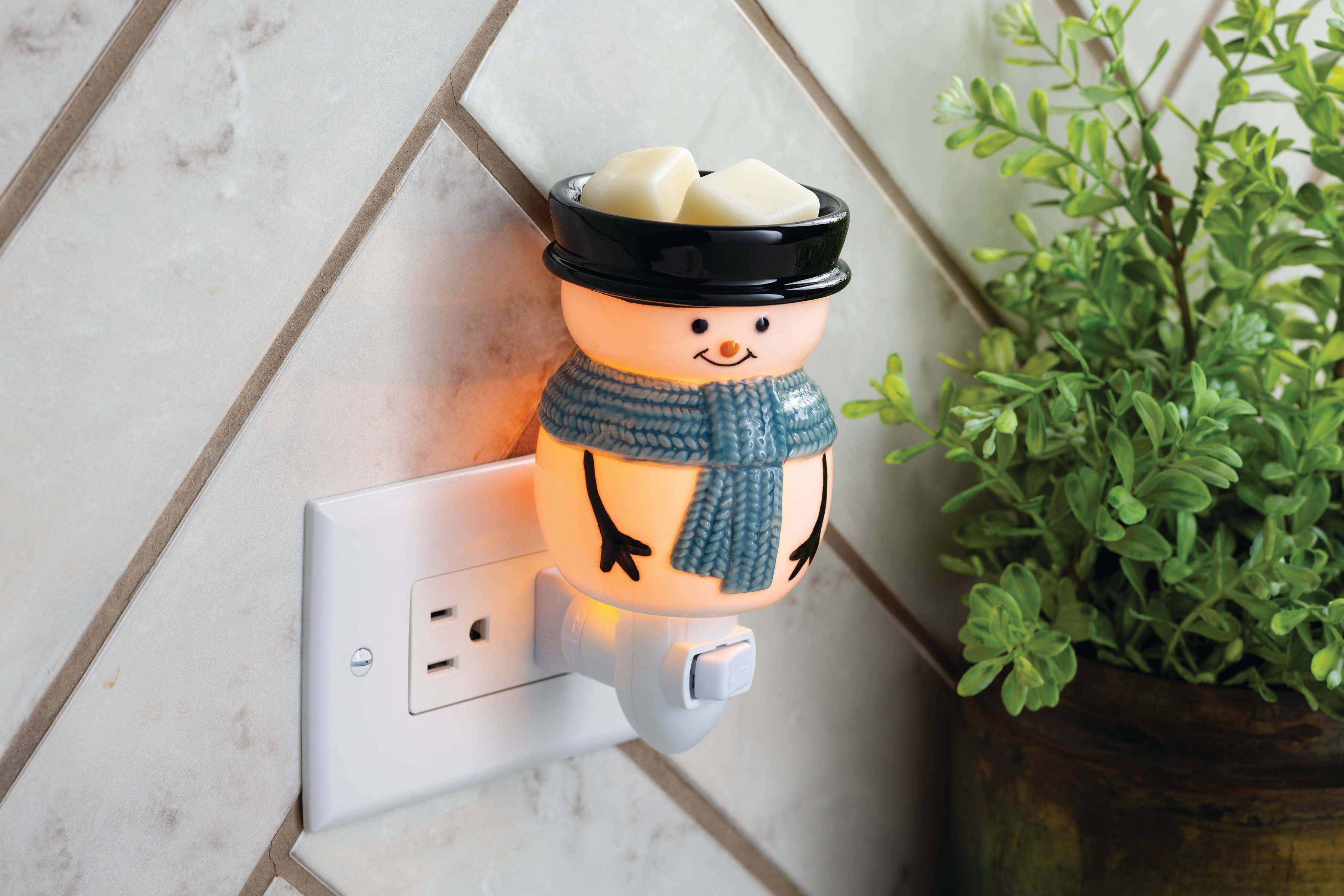 Snowy Pluggable Fragrance Warmer 1